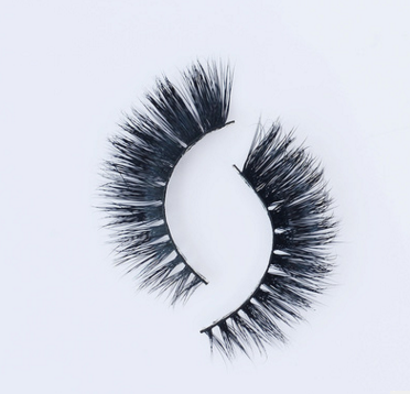 Glam Up: Faux Aurelia Eyelashes