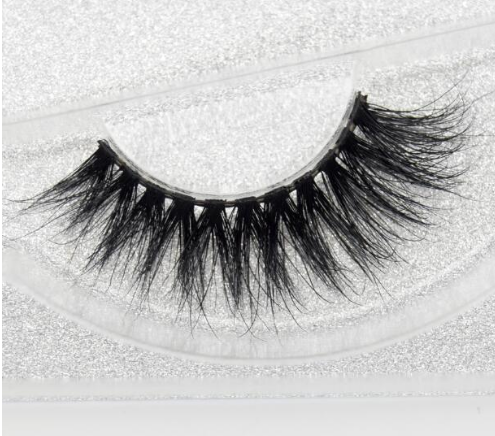 Glam Up: Faux Aurelia Eyelashes