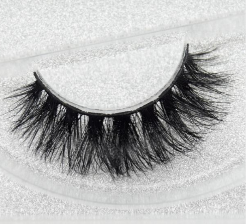 Glam Up: Faux Aurelia Eyelashes