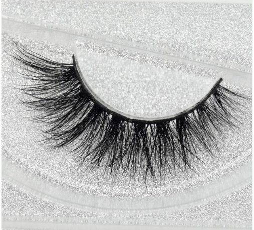 Glam Up: Faux Aurelia Eyelashes