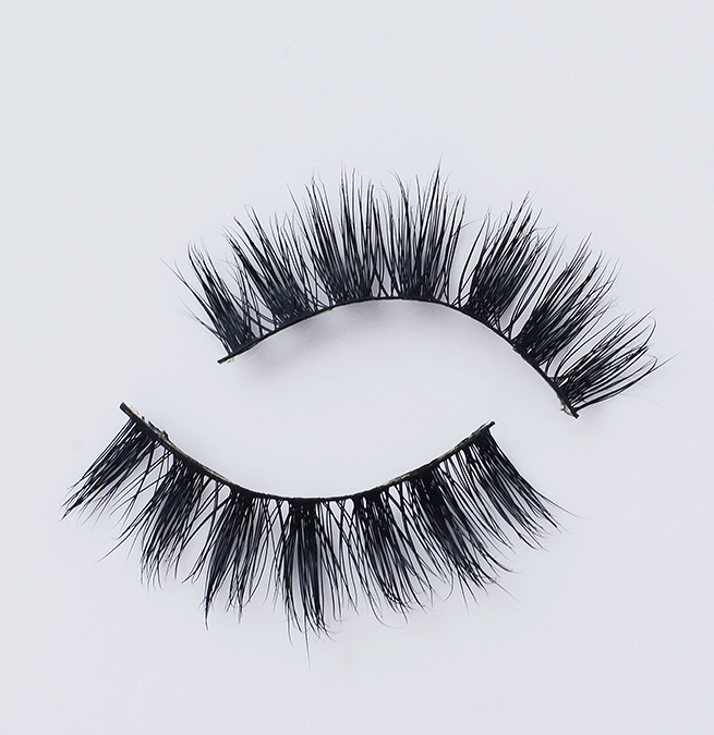 Glam Up: Faux Aurelia Eyelashes