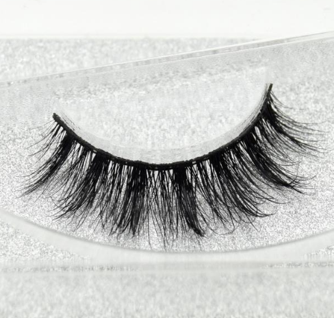 Glam Up: Faux Aurelia Eyelashes