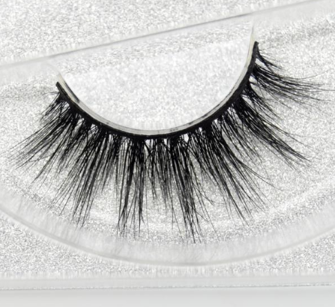 Glam Up: Faux Aurelia Eyelashes