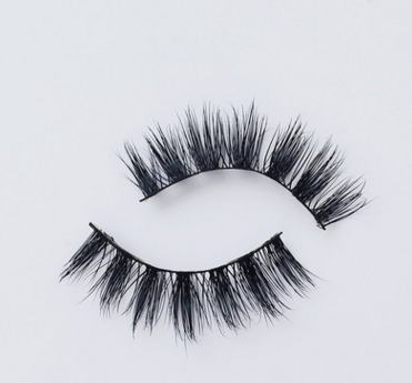 Glam Up: Faux Aurelia Eyelashes