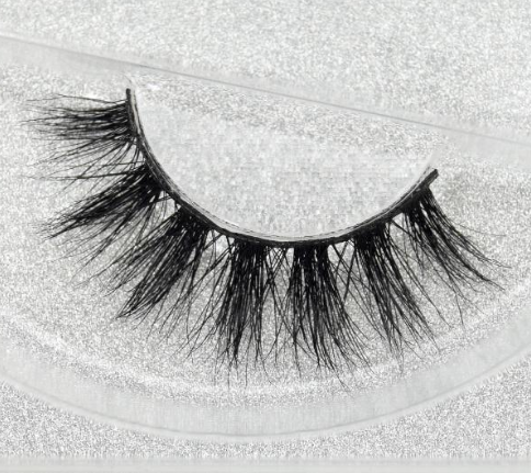 Glam Up: Faux Aurelia Eyelashes