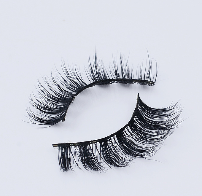 Glam Up: Faux Aurelia Eyelashes