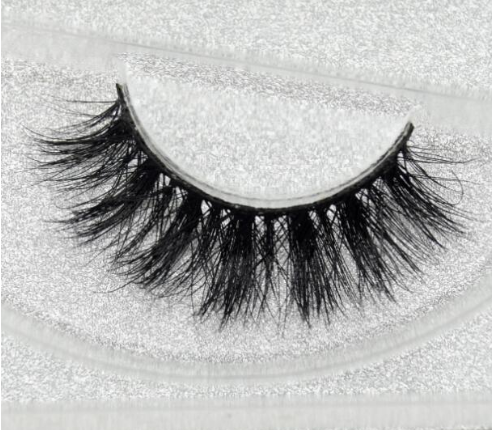 Glam Up: Faux Aurelia Eyelashes